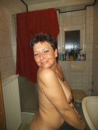 wife nude in bathroom