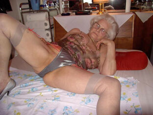 mature granny nude